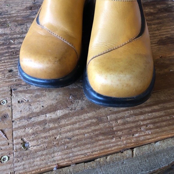 Dansko women’s shoes - Picture 3 of 6